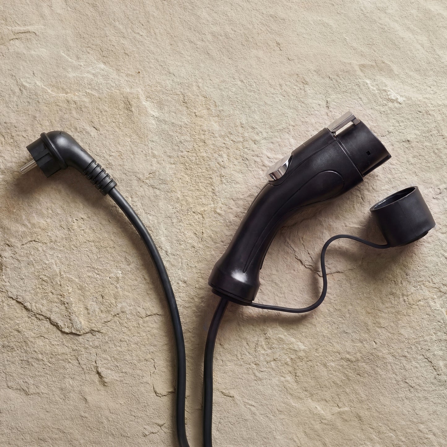 Type 1 - schuko | Adjustable 8A - 16A | 3,7kW charging cable